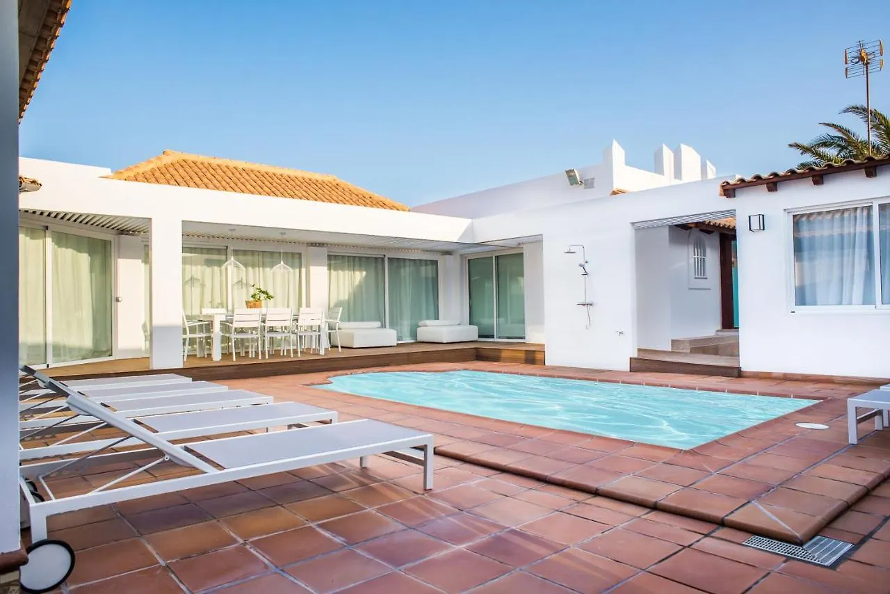 Luxury Villa 'La Bonita' With Private Heated Pool, Bbq & Free Wifi- Suiteable For Familiesfriends Corralejo Spain