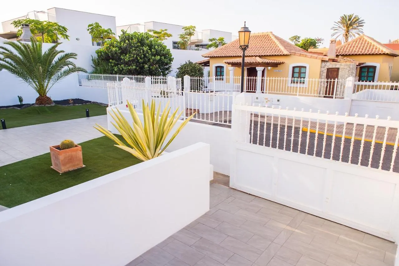 Luxury Villa 'La Bonita' With Private Heated Pool, Bbq & Free Wifi- Suiteable For Familiesfriends Corralejo