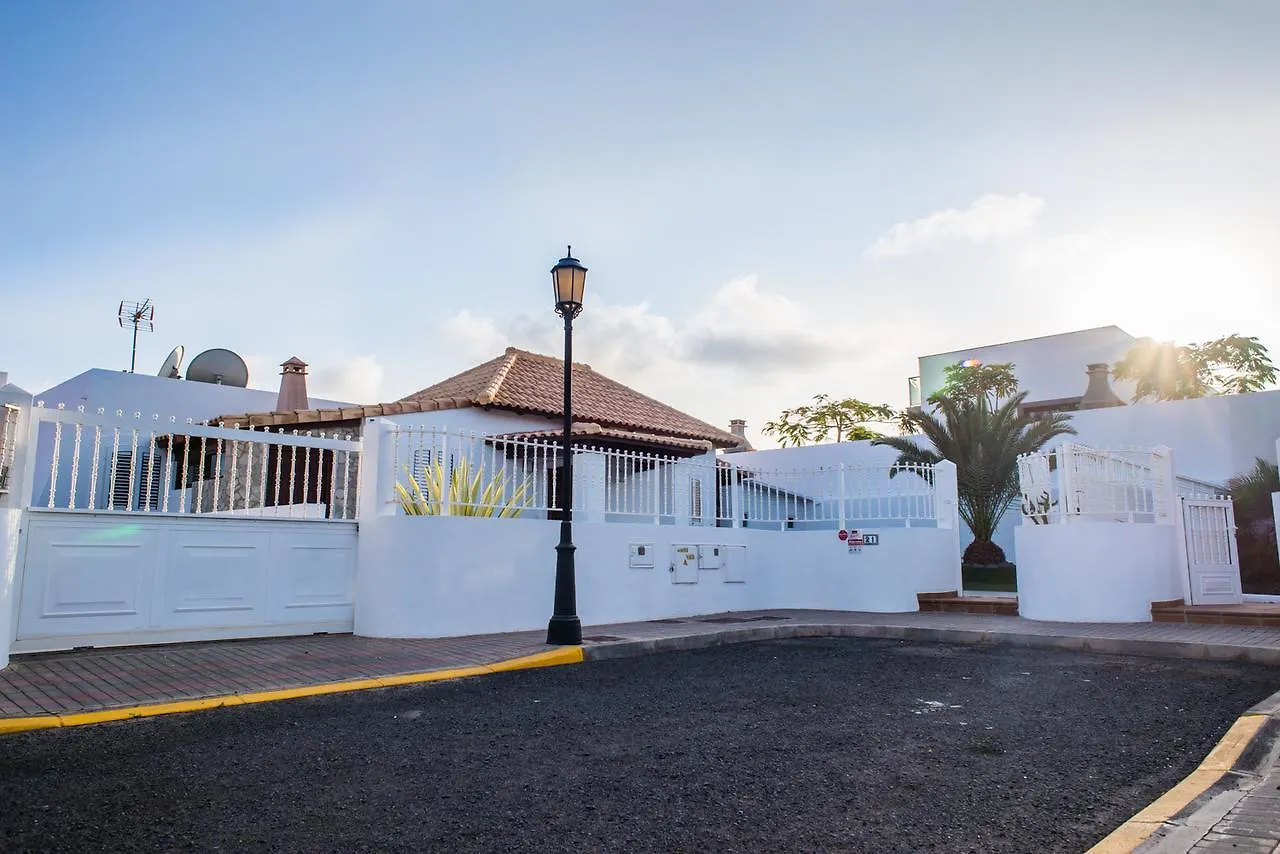 Luxury Villa 'La Bonita' With Private Heated Pool, Bbq & Free Wifi- Suiteable For Familiesfriends Corralejo